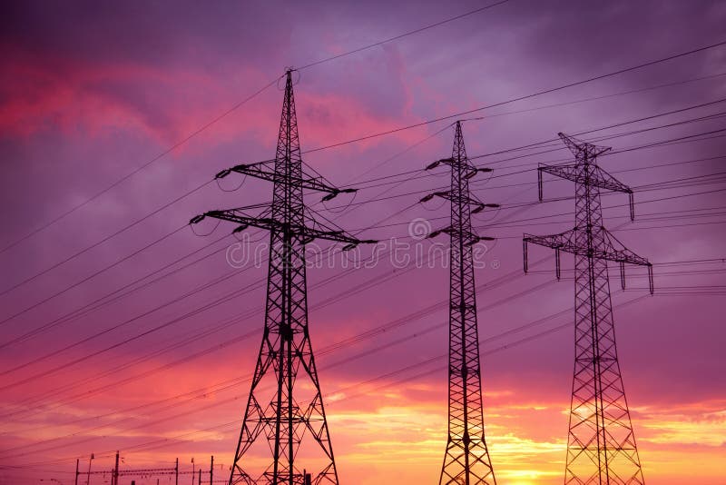 Lignes électriques à haute tension image stock Lignes électriques à haute tension image stock