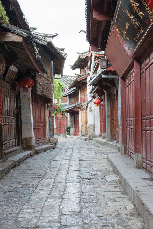 LIJIANG, CHINA - 8 DE SETEMBRO DE 2014: Cidade velha de Lijiang (mundo do UNESCO ele imagens de stock LIJIANG, CHINA - 8 DE SETEMBRO DE 2014: Cidade velha de Lijiang (mundo do UNESCO ele imagens de stock
