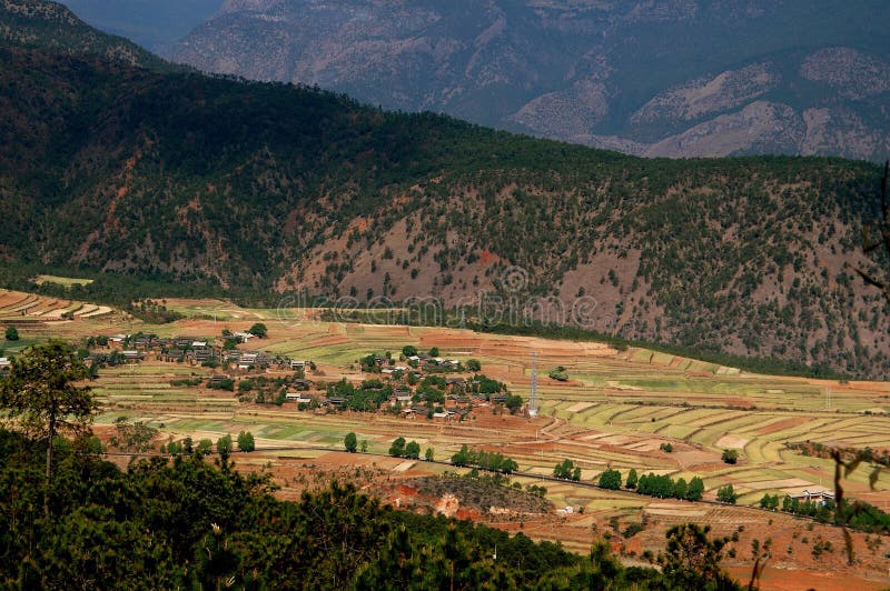 Lijiang Twp, China: Yangtze River Valley Farms