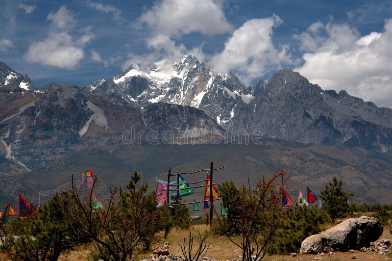 Lijiang Twp, Китай: Гора снежка дракона нефрита стоковое изображение rf Lijiang Twp, Китай: Гора снежка дракона нефрита стоковое изображение rf