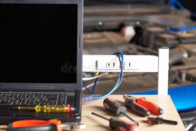 Lijst met hulpmiddelen voor kenmerkende autocomputer royalty-vrije stock fotografie Lijst met hulpmiddelen voor kenmerkende autocomputer royalty-vrije stock fotografie