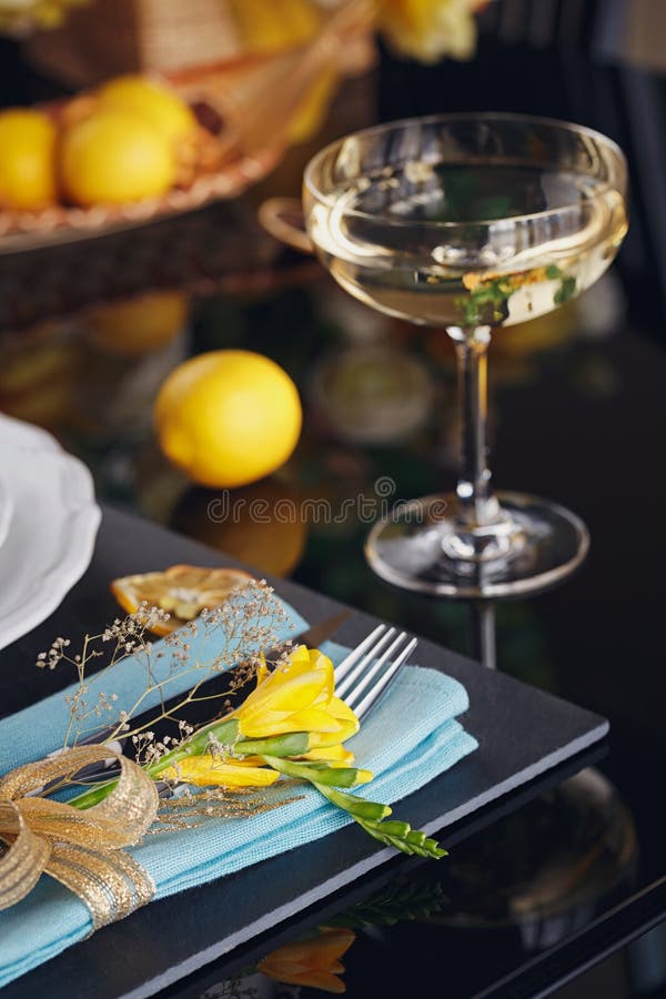 Lijstplaats die met vakantiedecoratie plaatsen stock afbeelding Lijstplaats die met vakantiedecoratie plaatsen stock afbeelding