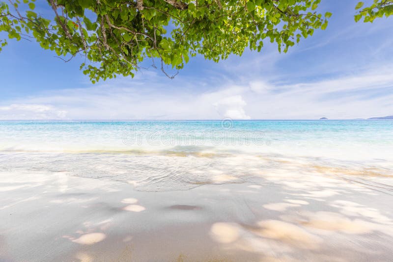 Liknande öar och nationalparksthailand royaltyfri bild