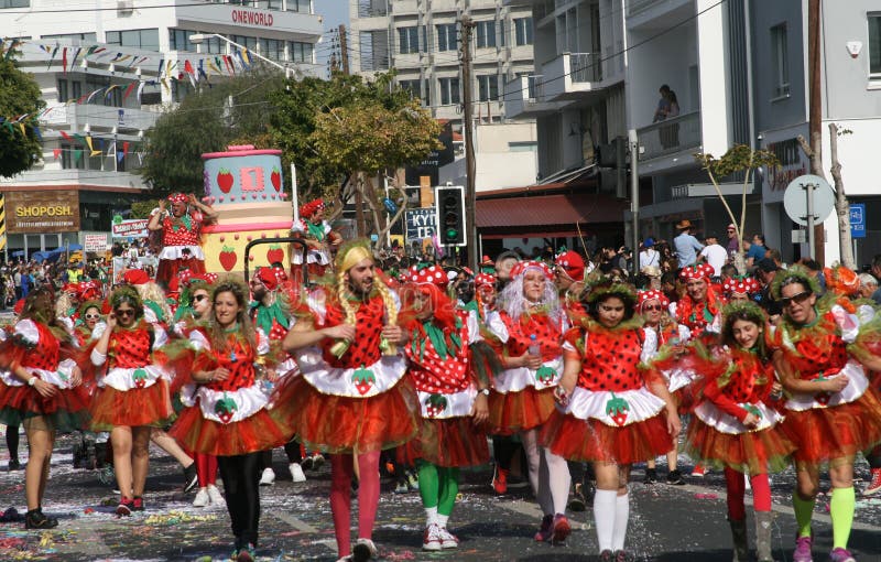 Limassol, Zypern, am 26. Februar 2017: Jährliches Limassol-Karnevals-Festival Karnavali Lemesou lizenzfreie stockbilder Limassol, Zypern, am 26. Februar 2017: Jährliches Limassol-Karnevals-Festival Karnavali Lemesou lizenzfreie stockbilder
