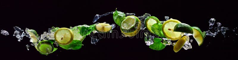 Lime and lemon pieces with peppermint