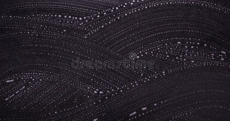 Limpeza à terra do assoalho de pedra preto com bolhas de sabão brancas na parte superior imagem de stock Limpeza à terra do assoalho de pedra preto com bolhas de sabão brancas na parte superior imagem de stock