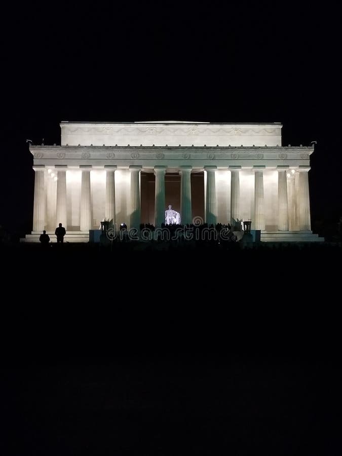 Lincoln Memorial på att glöda för natt arkivbilder Lincoln Memorial på att glöda för natt arkivbilder
