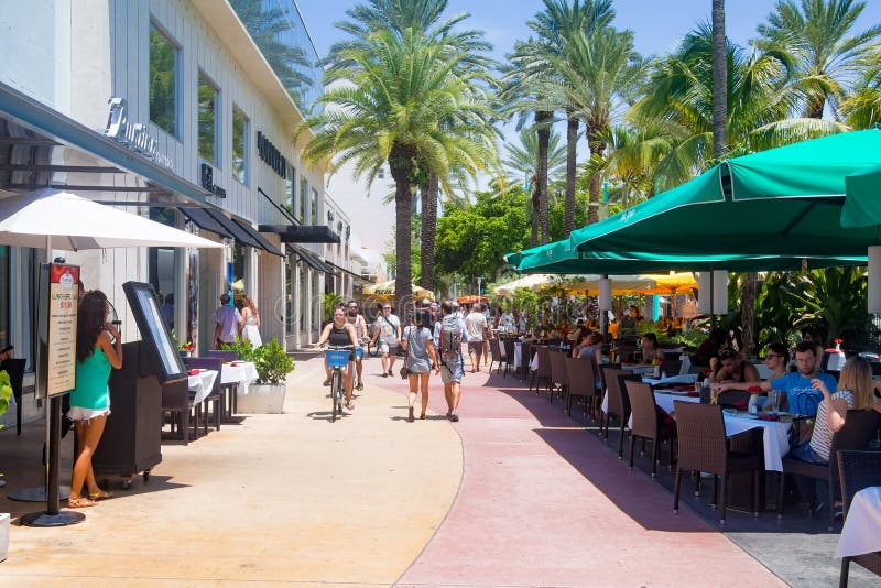 Lincoln Road, ein Einkaufsboulevard im Miami Beach