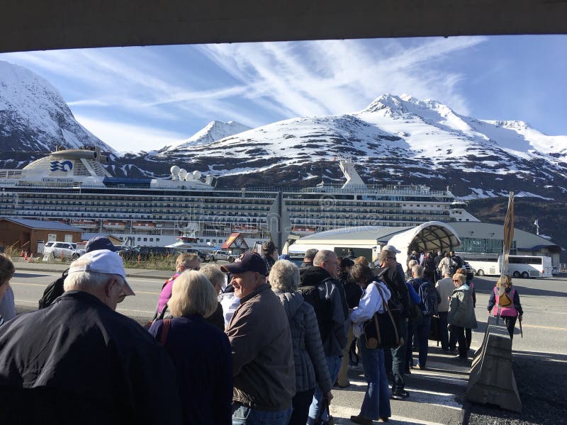 The line onto the Alaskan cruise ship stock photography The line onto the Alaskan cruise ship stock photography