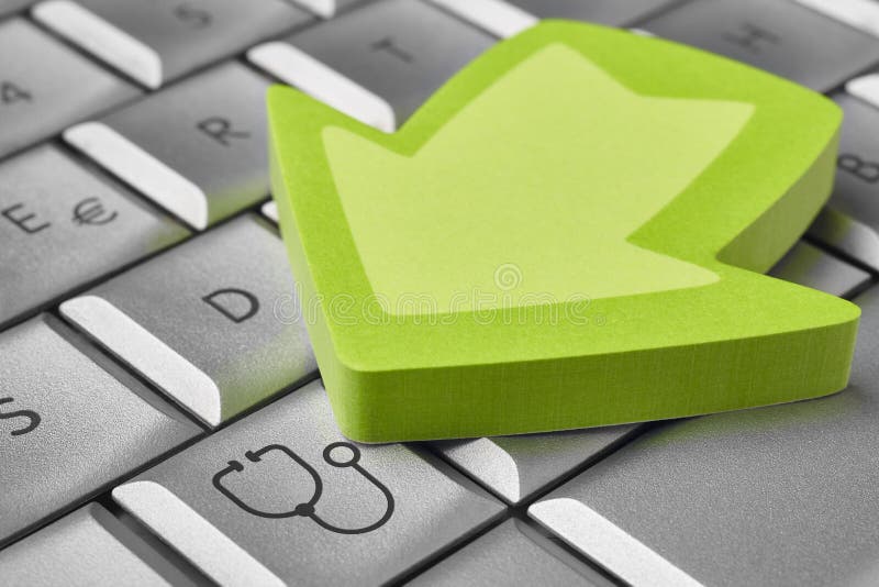 On-line-Schlüssel der ärztlichen Bemühungen auf einem Computer Sträflinge und Arme stockfotografie On-line-Schlüssel der ärztlichen Bemühungen auf einem Computer Sträflinge und Arme stockfotografie