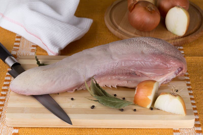 Lingua Di Manzo Cruda Fotografia Stock Immagine Di Bollito 38925814