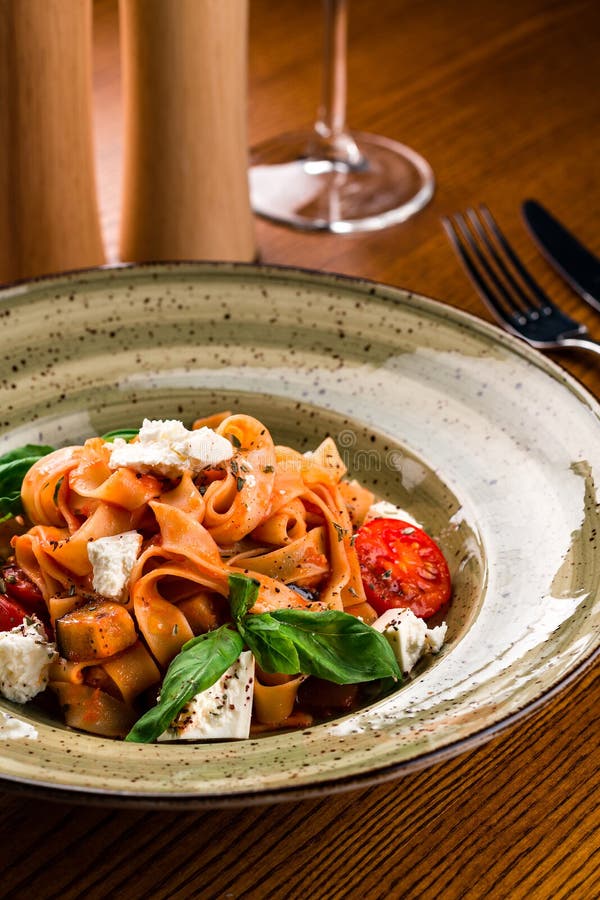 Linguine Pasta with Fresh Tomato Puttanesca Sauce, Cheese and Basil
