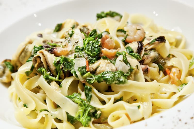 Linguine Pasta With Chicken Stock Image Image of sauce, linguini 5478633