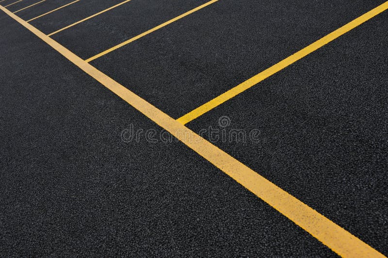 Linhas amarelas do lote de estacionamento