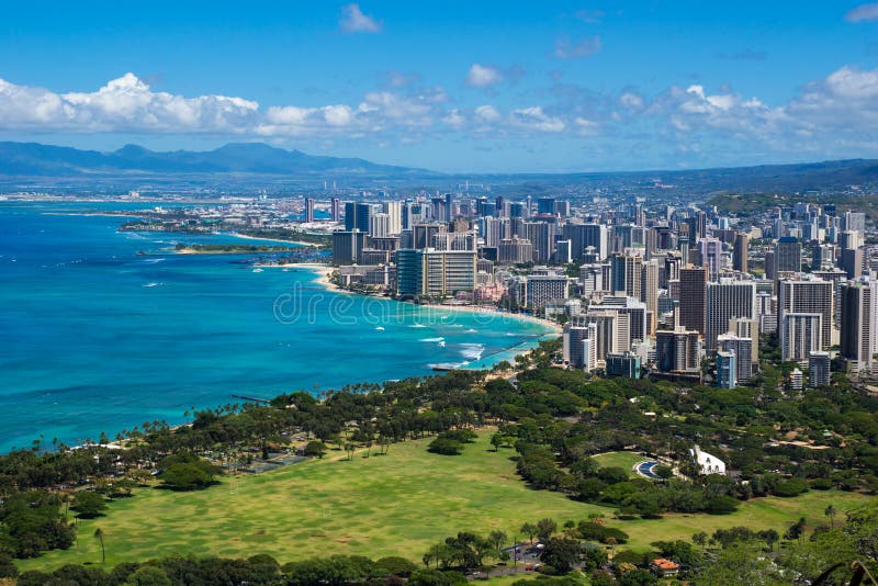 Linia brzegowa Waikiki Plażowy prowadzić w Waikiki i Honolulu