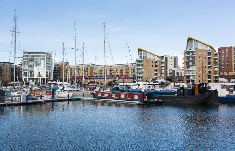 Linia horyzontu Limehouse Basenowy Marina w Londyn obrazy royalty free Linia horyzontu Limehouse Basenowy Marina w Londyn obrazy royalty free