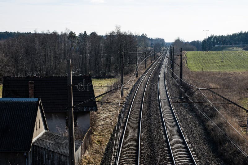 Linia kolejowa dla szybkościowego poręcza pociągów Linia kolejowa i electr obraz stock Linia kolejowa dla szybkościowego poręcza pociągów Linia kolejowa i electr obraz stock