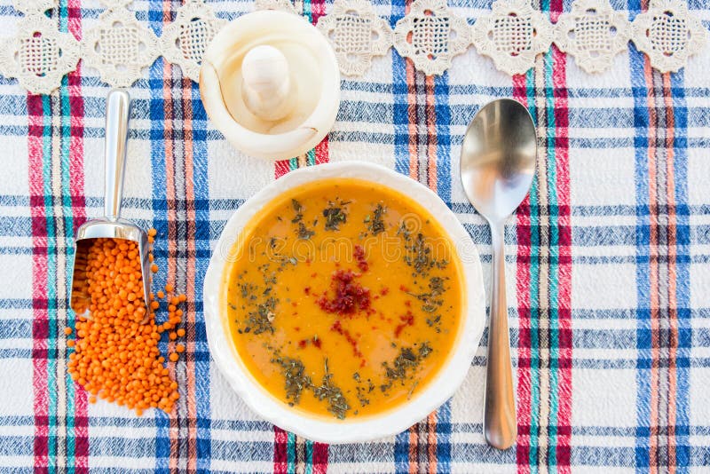Linsensuppe/türkisches mercimek corbasi stockbild Linsensuppe/türkisches mercimek corbasi stockbild