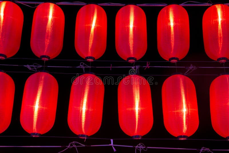 Linterna de papel china roja en el cielo nocturno imagenes de archivo Linterna de papel china roja en el cielo nocturno imagenes de archivo