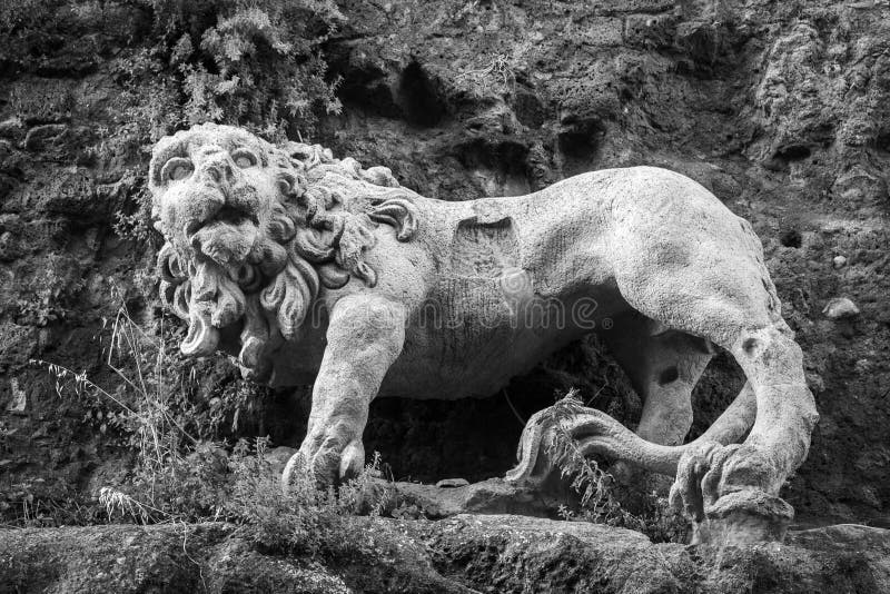 Lion en pierre antique photographie stock Lion en pierre antique photographie stock