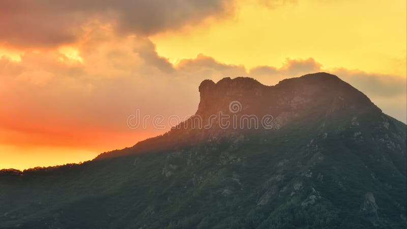 Lev Rock, alebo menej formálne Lev Rock Hill, je slávny kopec v Hong Kongu.