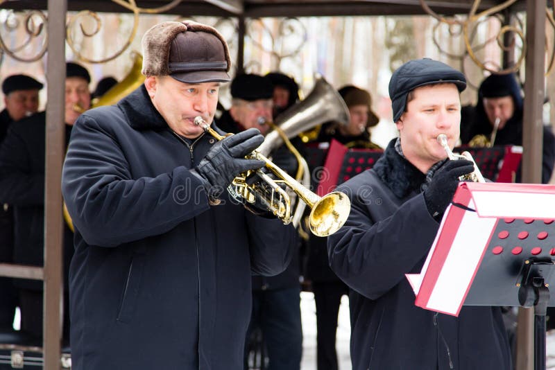 LIPETSK, RUSSLAND - 18. Februar 2018: Musiker am Festival Maslenitsa Russischer heidnischer Feiertag lizenzfreie stockfotografie LIPETSK, RUSSLAND - 18. Februar 2018: Musiker am Festival Maslenitsa Russischer heidnischer Feiertag lizenzfreie stockfotografie