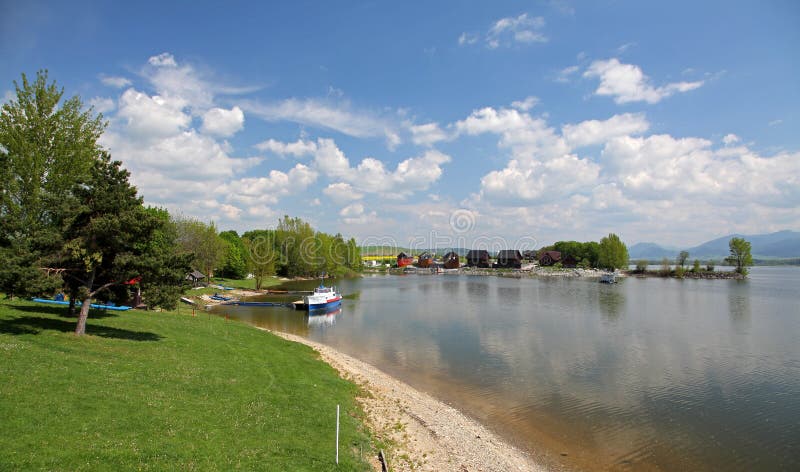 Liptovská Mara - vodní nádrž v regionu Liptov