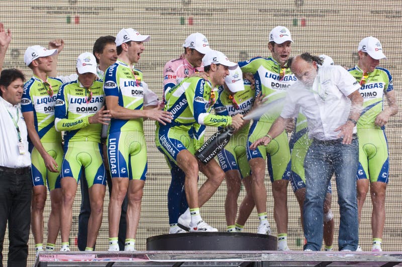 Liquigas Doimo Team celebrates victory of Basso royalty free stock photos Liquigas Doimo Team celebrates victory of Basso royalty free stock photos