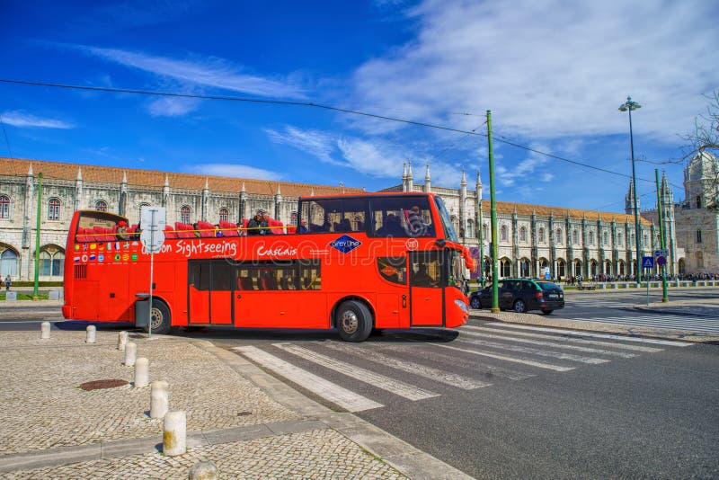 tour bus lisbon portugal