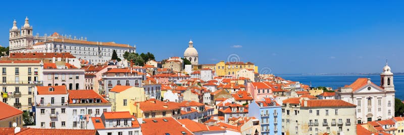 Lissabon cityscape, sikt av den gamla staden Alfama, Portugal