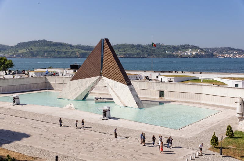 Lissabon, Portugal - 15. Mai: Museu tun Combatente in Lissabon am 15. Mai 2014 Nationaldenkmal zu den portugiesischen Soldaten ge lizenzfreie stockfotos Lissabon, Portugal - 15. Mai: Museu tun Combatente in Lissabon am 15. Mai 2014 Nationaldenkmal zu den portugiesischen Soldaten ge lizenzfreie stockfotos