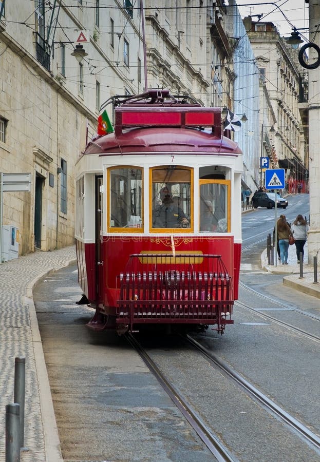 Lissabon spårvagn i Bairro det alt- området, Lissabon fotografering för bildbyråer Lissabon spårvagn i Bairro det alt- området, Lissabon fotografering för bildbyråer