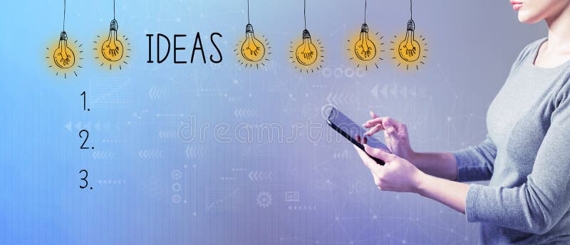 Lista de la idea con la mujer que usa una tableta imagen de archivo libre de regalías Lista de la idea con la mujer que usa una tableta imagen de archivo libre de regalías
