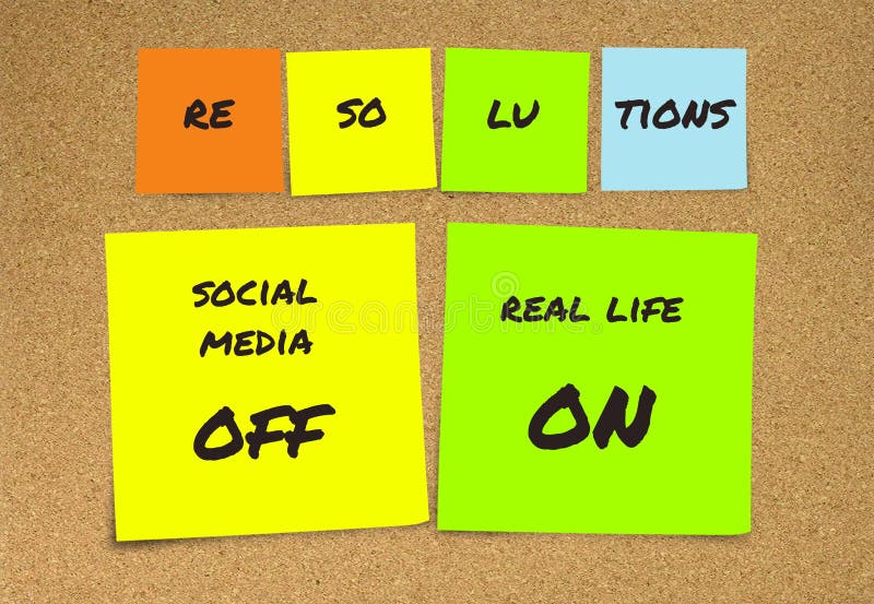Liste de résolutions manuscrites de nouvelles années et de notes collantes de buts : médias sociaux outre de et vie réelle dessus photo stock Liste de résolutions manuscrites de nouvelles années et de notes collantes de buts : médias sociaux outre de et vie réelle dessus photo stock