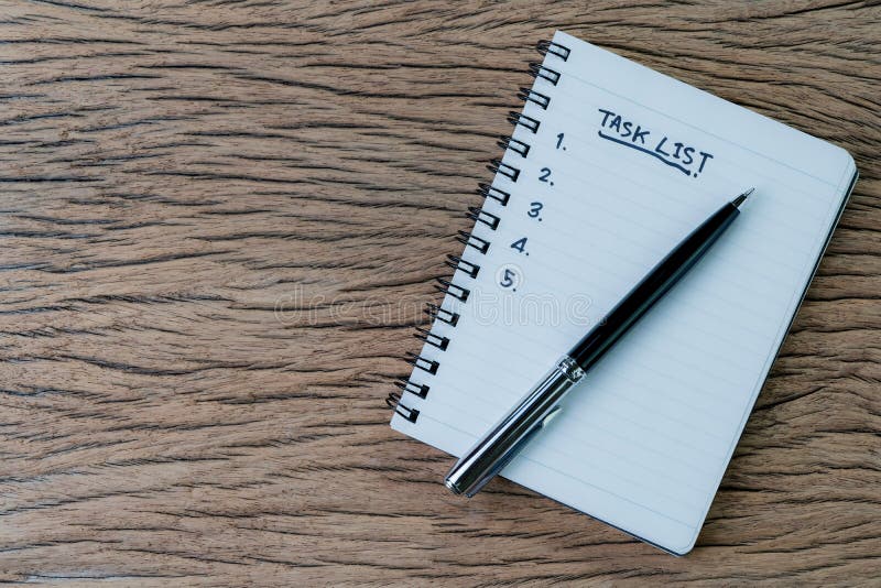 Liste des tâches, concept de gestion des projets, stylo sur le bloc-notes de livre blanc avec le titre manuscrit comme liste des image libre de droits Liste des tâches, concept de gestion des projets, stylo sur le bloc-notes de livre blanc avec le titre manuscrit comme liste des image libre de droits