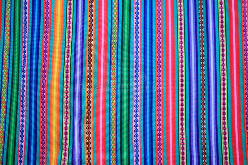 Listra vívida do tom da multi cor da tela peruana para o fundo imagens de stock royalty free Listra vívida do tom da multi cor da tela peruana para o fundo imagens de stock royalty free