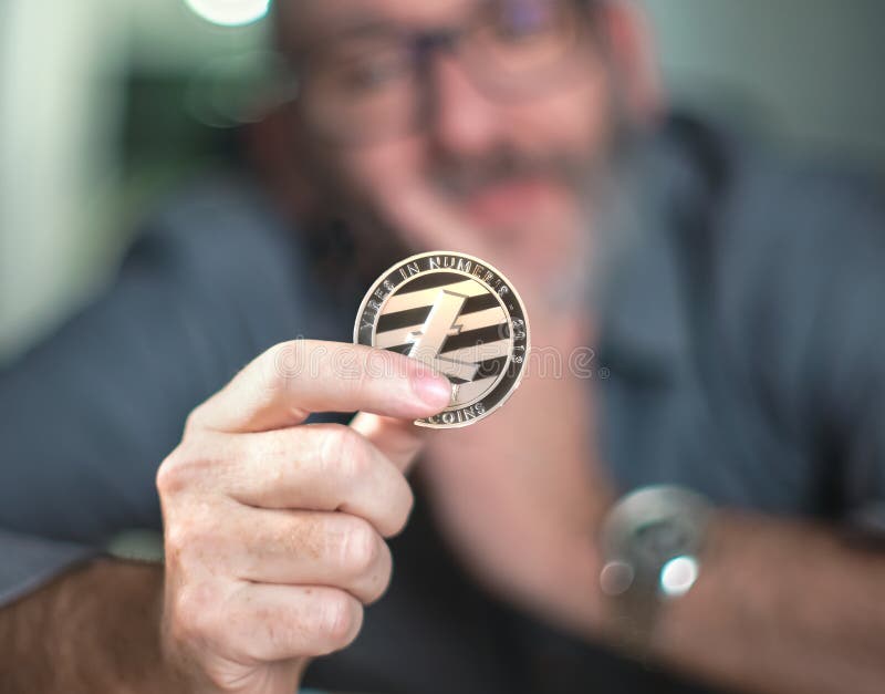 Litecoin cryptocurrency w ręce przypadkowy biznesmen obraz stock