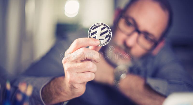 Litecoin cryptocurrency w ręce przypadkowy biznesmen zdjęcia stock