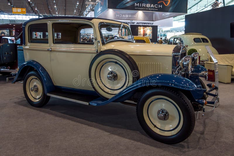 Liten Bil Opel 1 2 Liter, 1934 Redaktionell Arkivfoto - Bild av gammalt