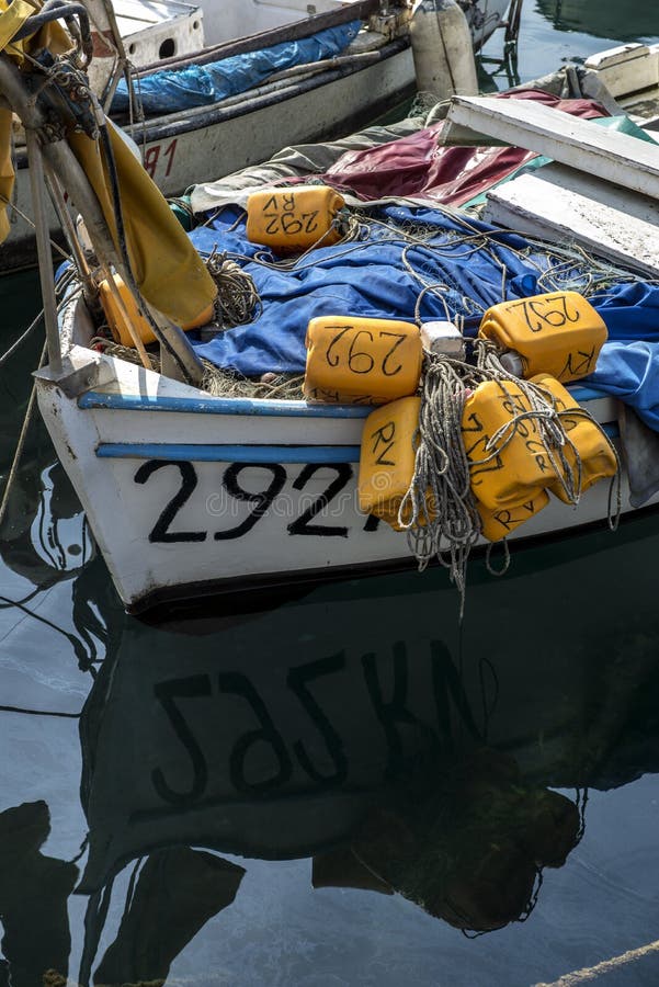 Liten fiskebåtdetalj royaltyfri bild Liten fiskebåtdetalj royaltyfri bild