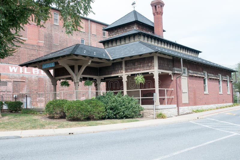 LITITZ, PA - 30 ΑΥΓΟΎΣΤΟΥ: Παλαιός σταθμός τρένου σιδηροδρόμου Lititz στις 30 Αυγούστου 2014 στοκ φωτογραφία LITITZ, PA - 30 ΑΥΓΟΎΣΤΟΥ: Παλαιός σταθμός τρένου σιδηροδρόμου Lititz στις 30 Αυγούστου 2014 στοκ φωτογραφία
