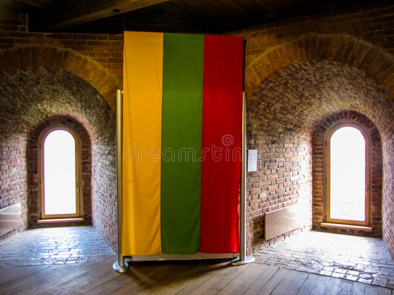Litouwse vlag in de Toren van Gediminas royalty-vrije stock foto's Litouwse vlag in de Toren van Gediminas royalty-vrije stock foto's