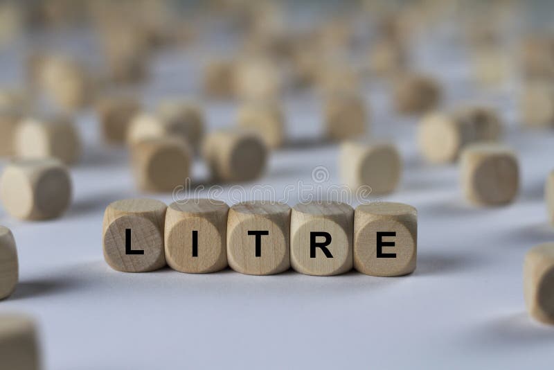 Litro - cubo con le lettere, segno con i cubi di legno fotografie stock libere da diritti Litro - cubo con le lettere, segno con i cubi di legno fotografie stock libere da diritti