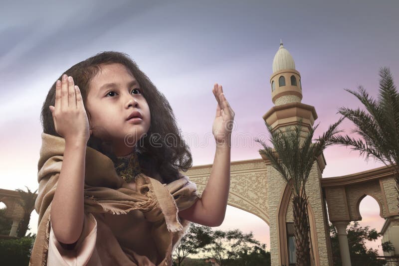 muslim prayer hands of kids