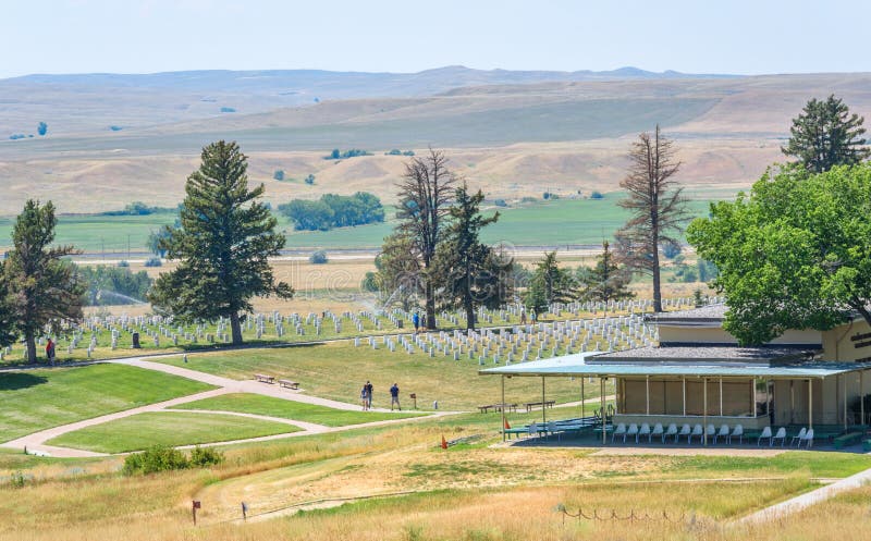 Little Bighorn pola bitwy Krajowy zabytek, MONTANA, usa - LIPIEC 18, 2017: Custer pola bitwy muzeum Custer Krajowy cmentarz wewną fotografia stock Little Bighorn pola bitwy Krajowy zabytek, MONTANA, usa - LIPIEC 18, 2017: Custer pola bitwy muzeum Custer Krajowy cmentarz wewną fotografia stock