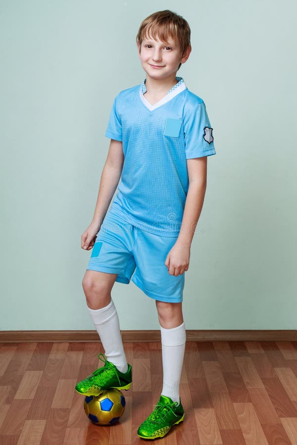 https://thumbs.dreamstime.com/b/little-boy-football-uniform-standing-one-leg-ball-smiling-66836772.jpg