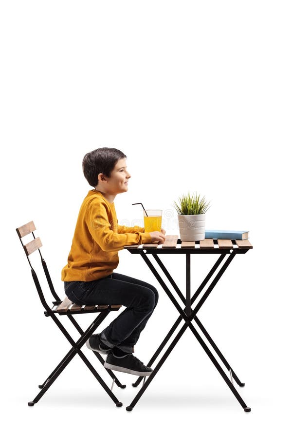 Мальчик сидит под столом. Мидас сидит за столом. Человек сидит а столом из сказки. Если муж за столом сидит отдельно.
