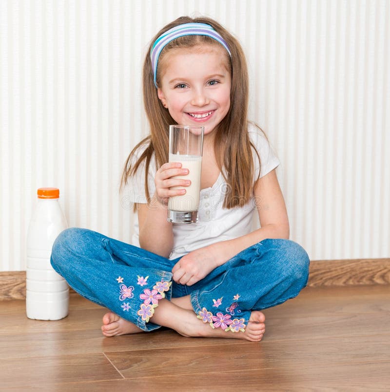 Little girl drink the milk stock image. Image of female 29593815