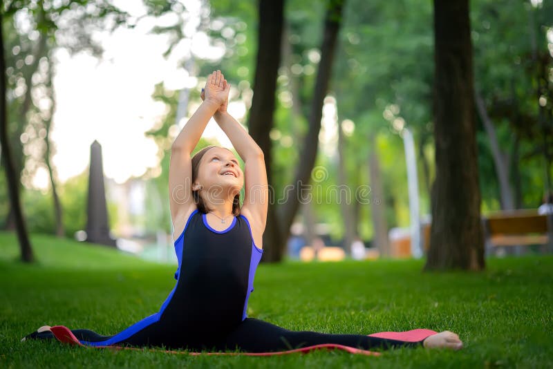 Little Girl Split Grass Stock Photos - Free & Royalty-Free Stock Photos ...