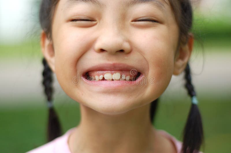 A little girl make faces